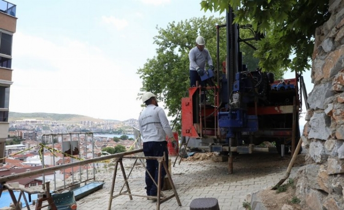 Bursa Gemlik'te çöken istinat çevresinde hareketlilik ölçümleri yapılıyor