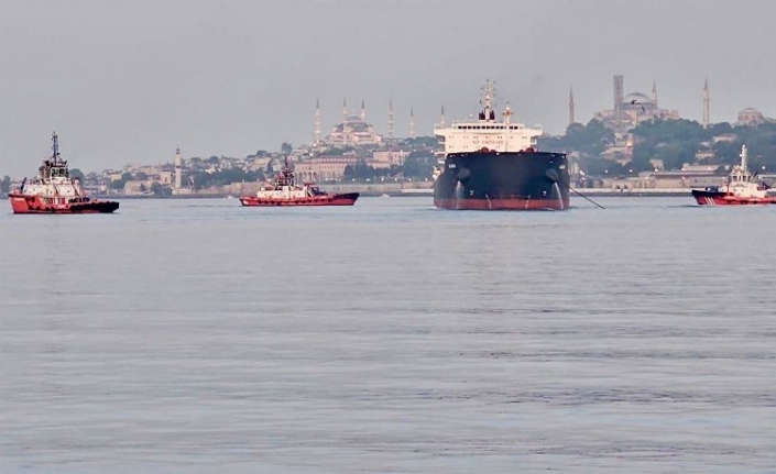 İstanbul Boğaz trafiği durdu!