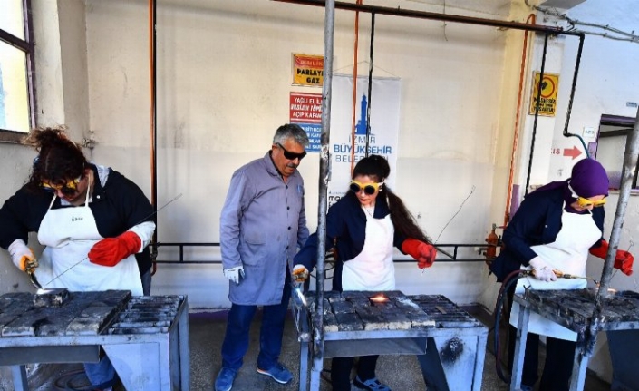 İzmir'de kadın kaynakçılar iş başında