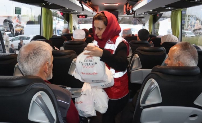 İzmit'te hacı adayları hediyelerle uğurlandı