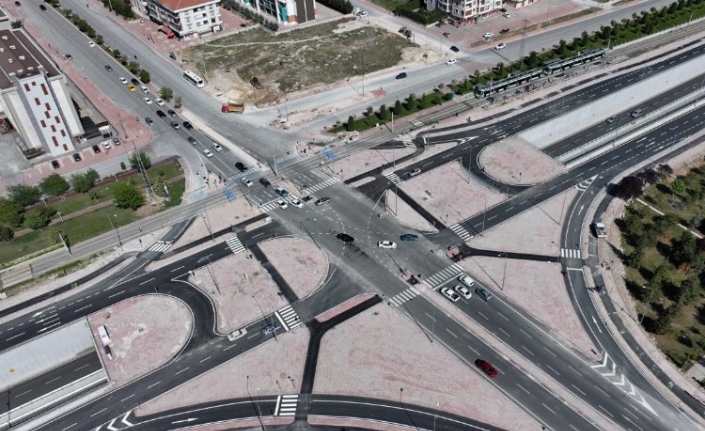 Konya'da köprülü kavşağın üst tarafı hizmete girdi