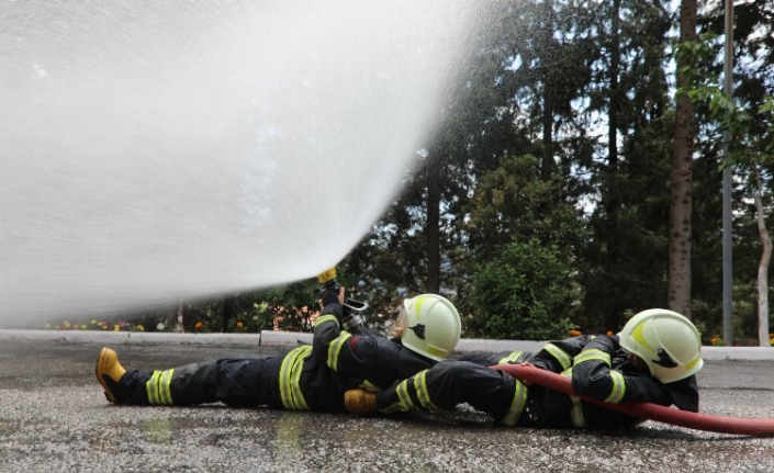 Muğla'da geleceğin itfaiyecileri uygulamalı eğitimde