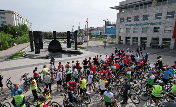 Nilüfer'de bisiklet tutkunları 19 Mayıs için pedalladı