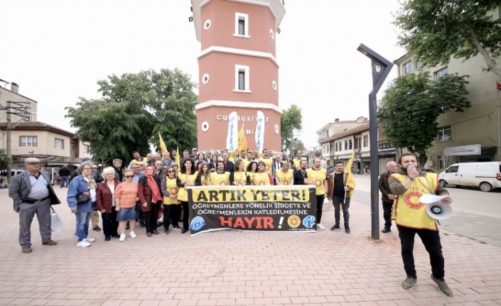 Öğretmene şiddete düdüklü alkışlı protesto