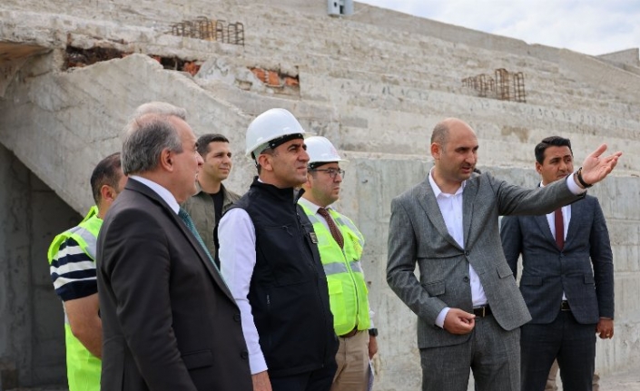 Vali Aygöl'den Bozüyük Stadyumu'na inceleme