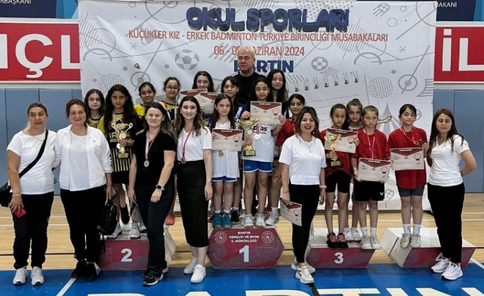 Bursa Osmangazili badmintonculardan Türkiye şampiyonluğu