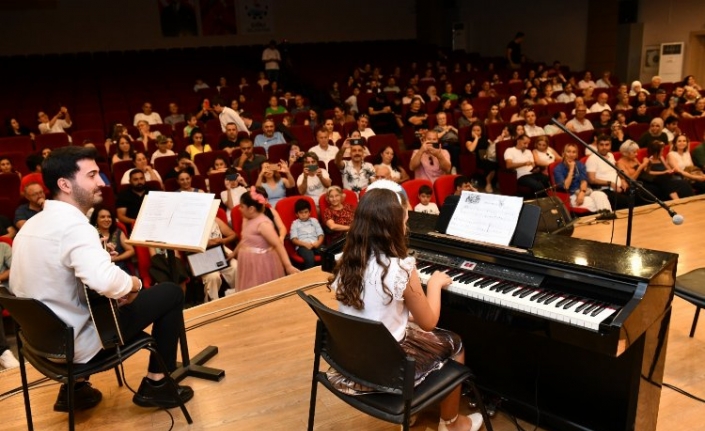 Çiğlili kursiyerlerden müzik ziyafeti