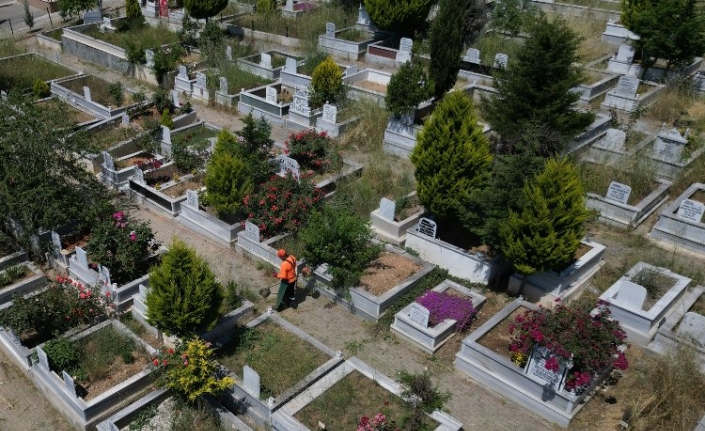 Gebze mezarlıklarında bayramlık çalışmalar