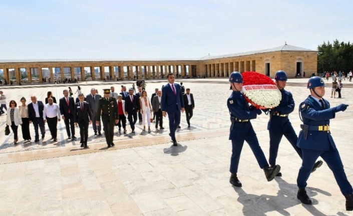 İzmir Çiğlililer Anıtkabir'de Ata'nın huzurunda