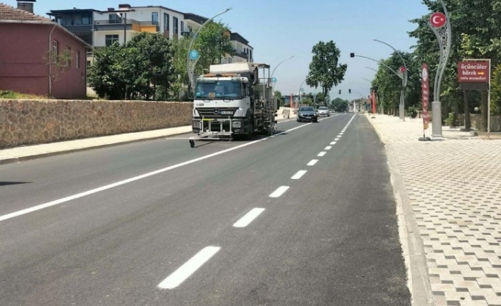 Kocaeli'de Kartepe İzmit Caddesine yol çizgisi