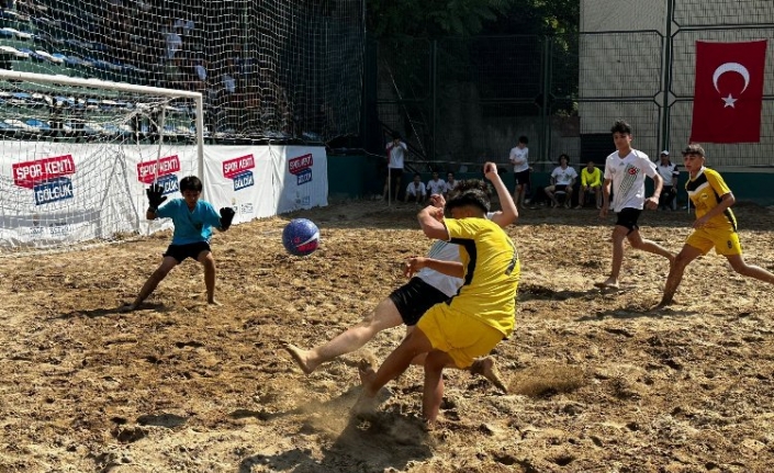 Kocaeli Gölcük'te 'kum futbolu' heyecanı