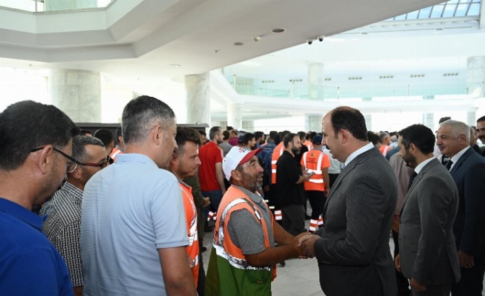 Konya'da Büyükşehir çalışanları bayram dönüşü bayramlaştı