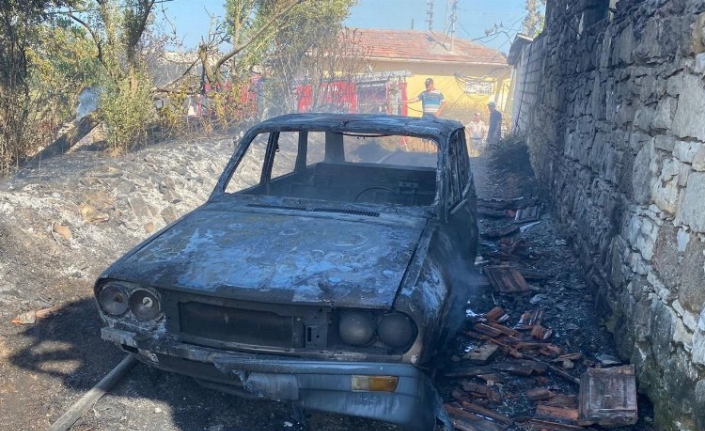 Manisa Soma'da ot yangını! Otomobil küle döndü!