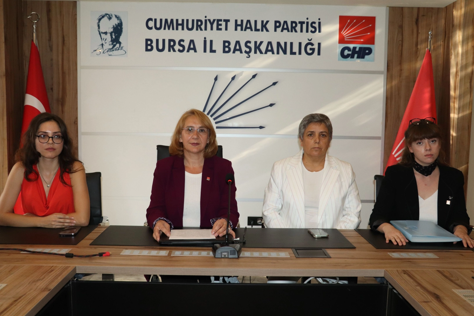 Bursa'da CHP'li kadınlardan sert tepki!