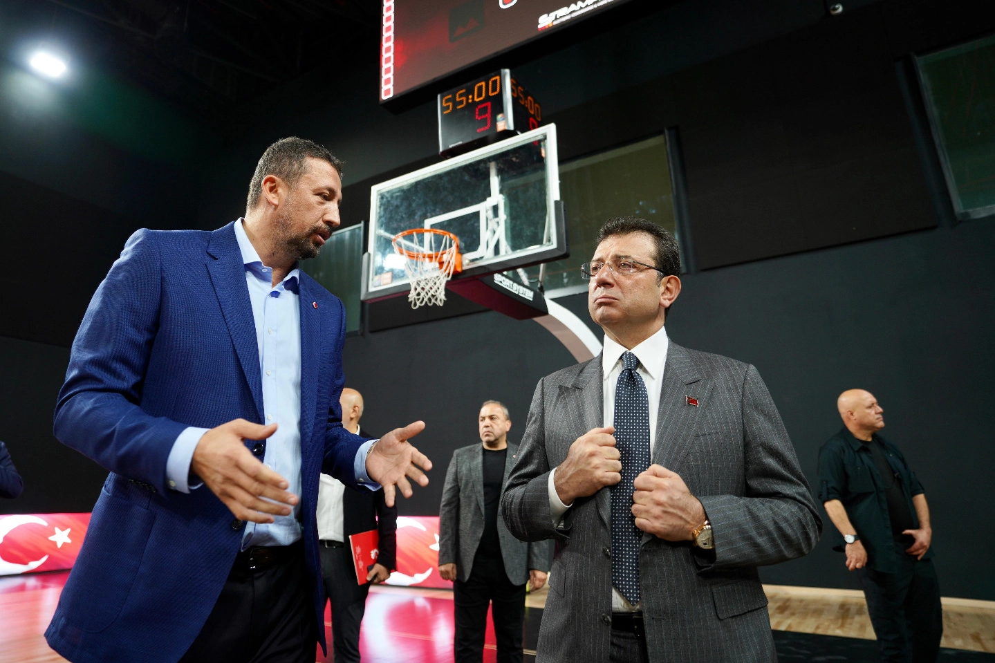 İmamoğlu'ndan Basketbol Gelişim Merkezi'ne ziyaret