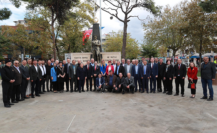 Gemlik’te 19 Ekim Muhtarlar Günü Çelenk Töreni Düzenlendi