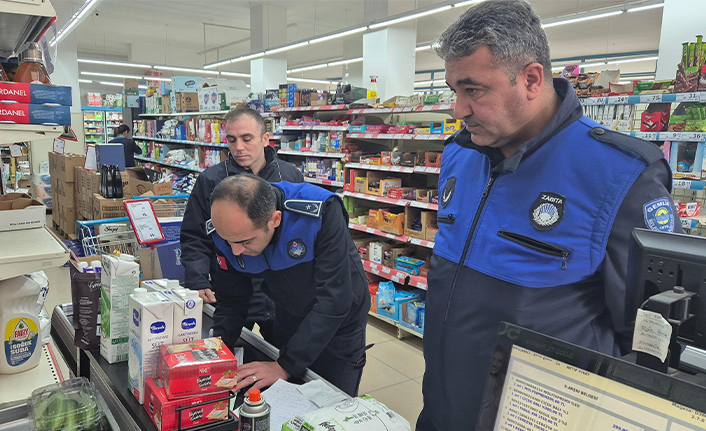 Raf ve kasa arasındaki fiyat farkı zabıtaya takıldı