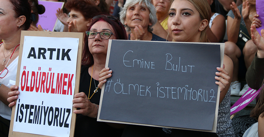 Gemlik’te Emine Bulut İçin “Ölmek İstemiyoruz” Eylemi