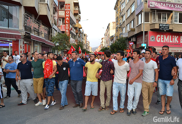 Gemlik'te Teröre Tepki Artıyor Büyük Yürüyüş Çağrısı