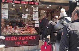 Bursa’da ucuz et kuyruğu