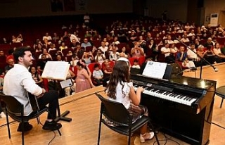 Çiğlili kursiyerlerden müzik ziyafeti